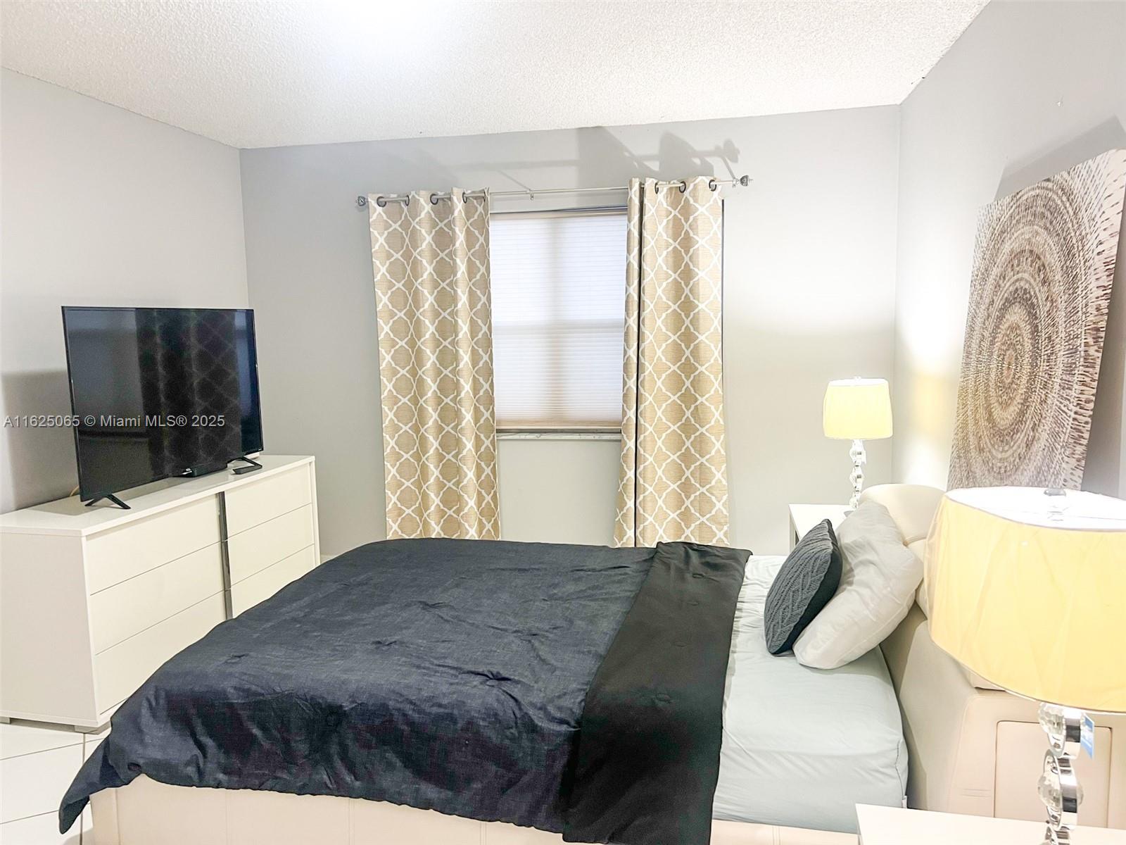 401 Golden Isles Dr 315 Property Photo 20