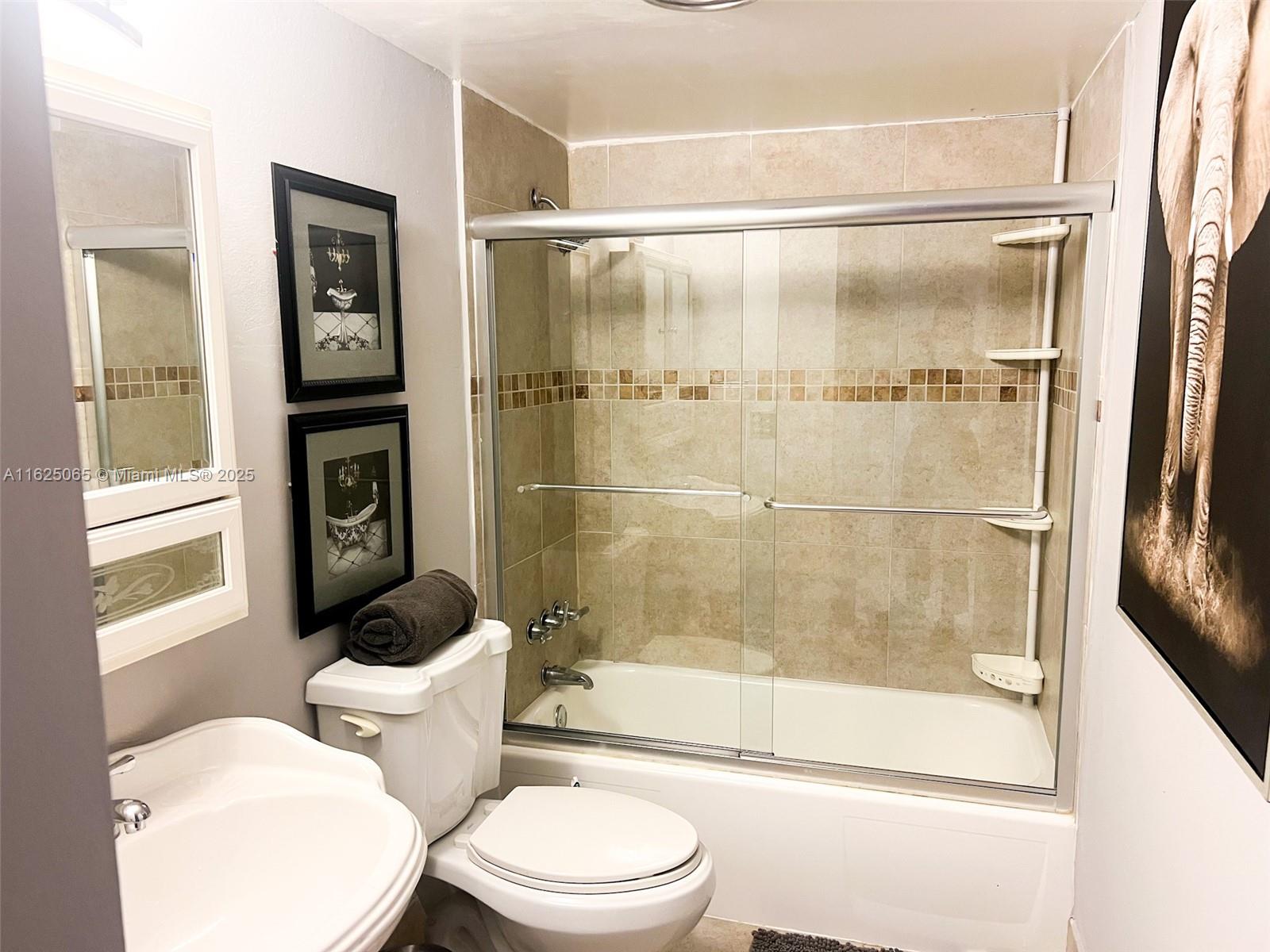 401 Golden Isles Dr 315 Property Photo 24