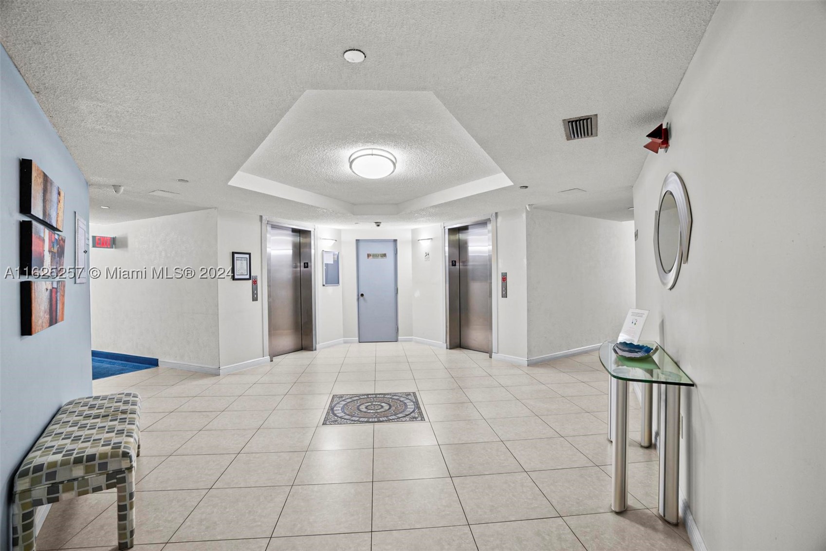 1000 Saint Charles Pl 522 Property Photo 4