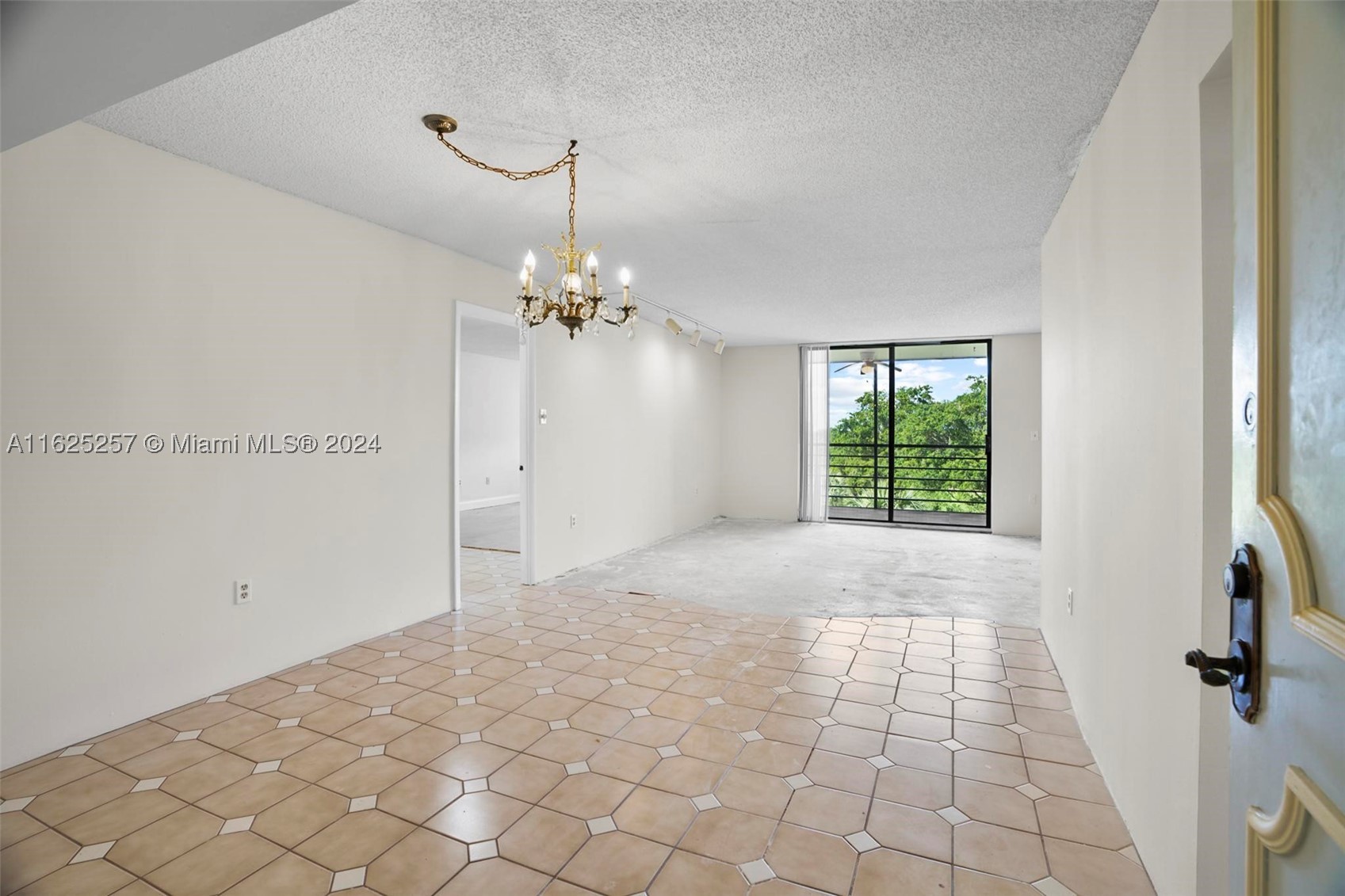 1000 Saint Charles Pl 522 Property Photo 6