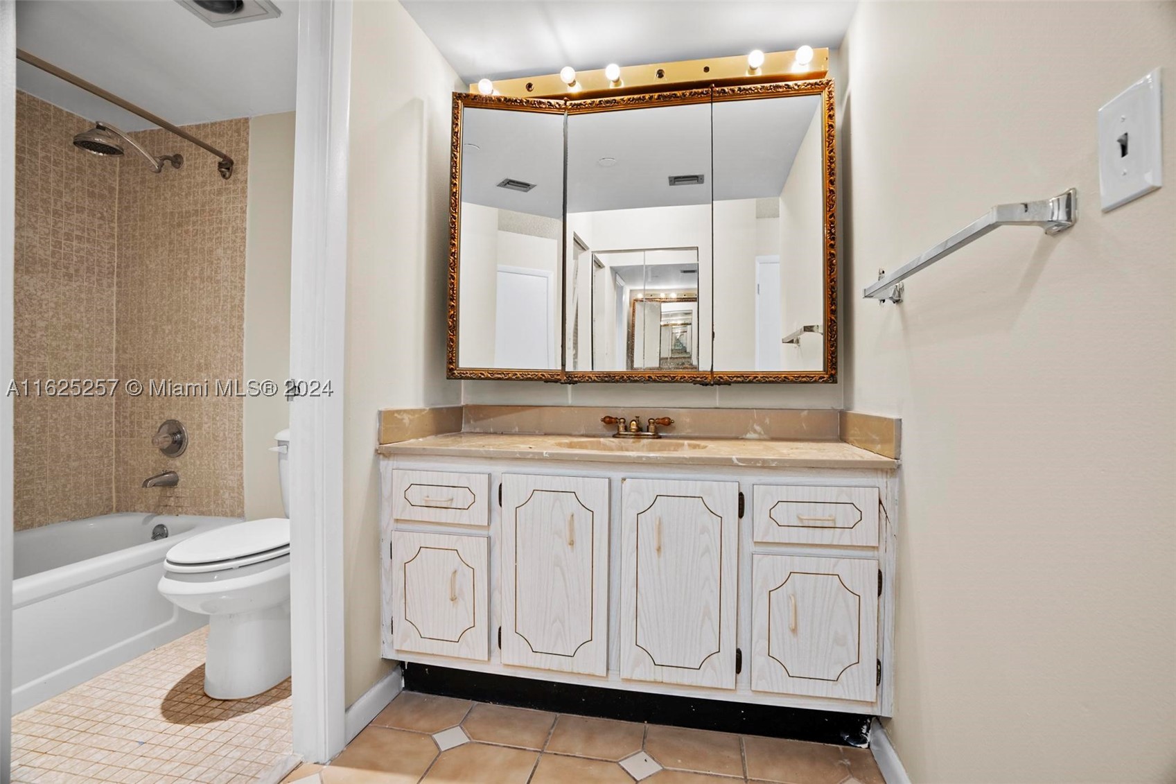 1000 Saint Charles Pl 522 Property Photo 15
