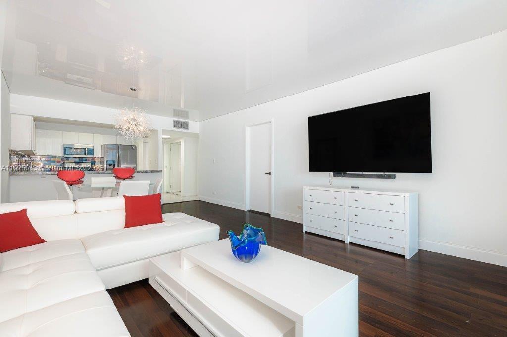 2301 Collins Ave 1204 Property Photo 8