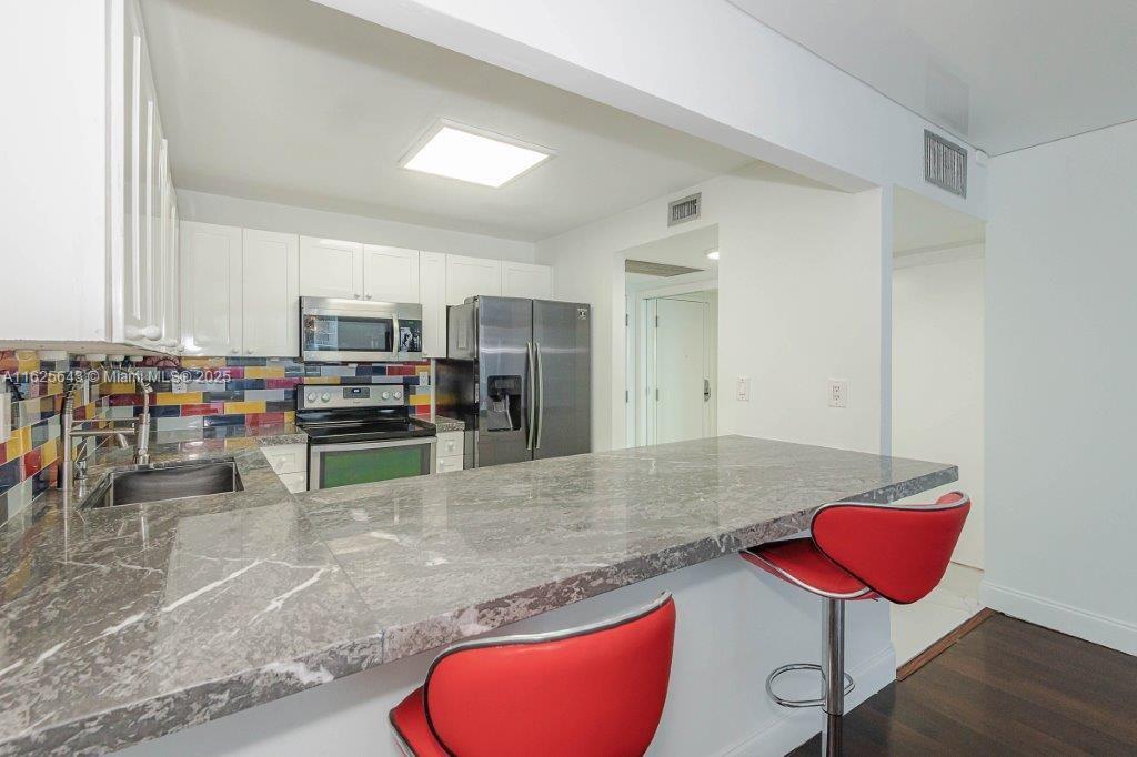 2301 Collins Ave 1204 Property Photo 14