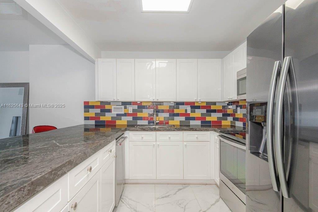 2301 Collins Ave 1204 Property Photo 15