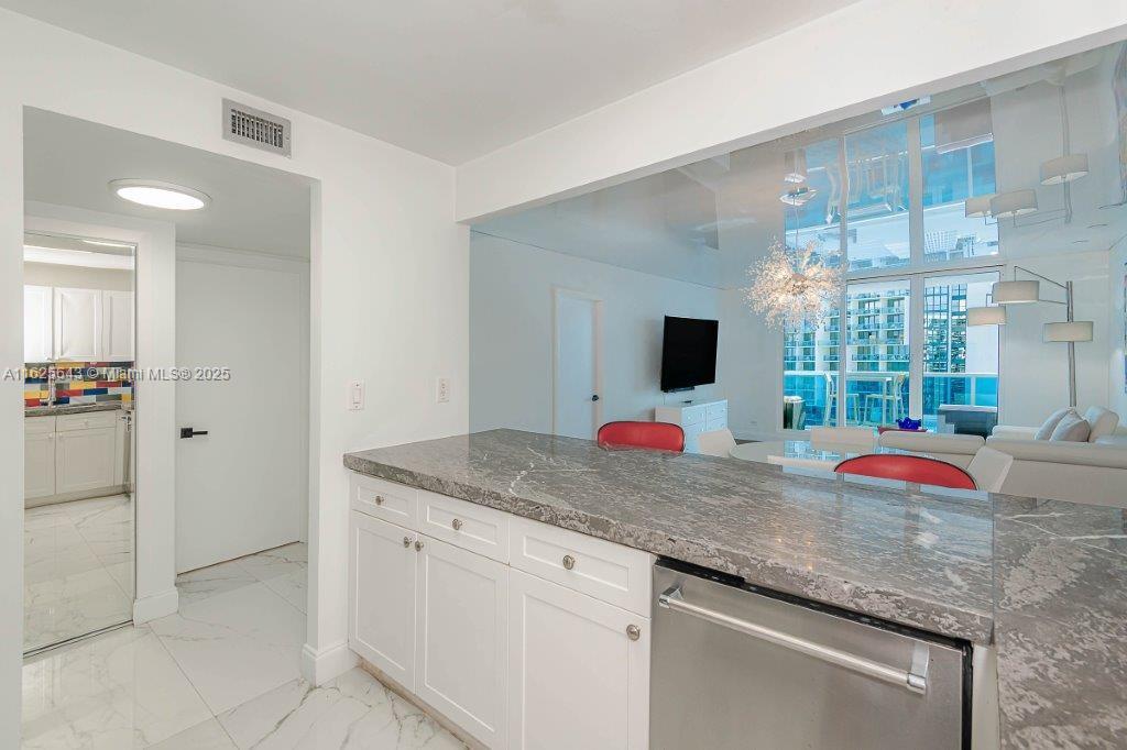 2301 Collins Ave 1204 Property Photo 17