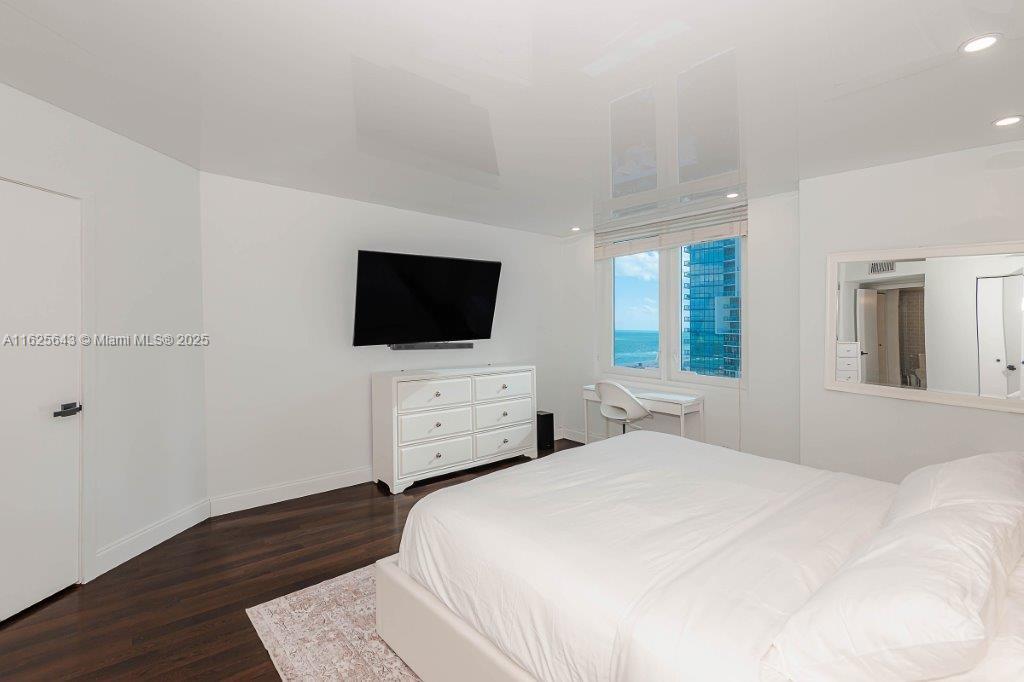 2301 Collins Ave 1204 Property Photo 18
