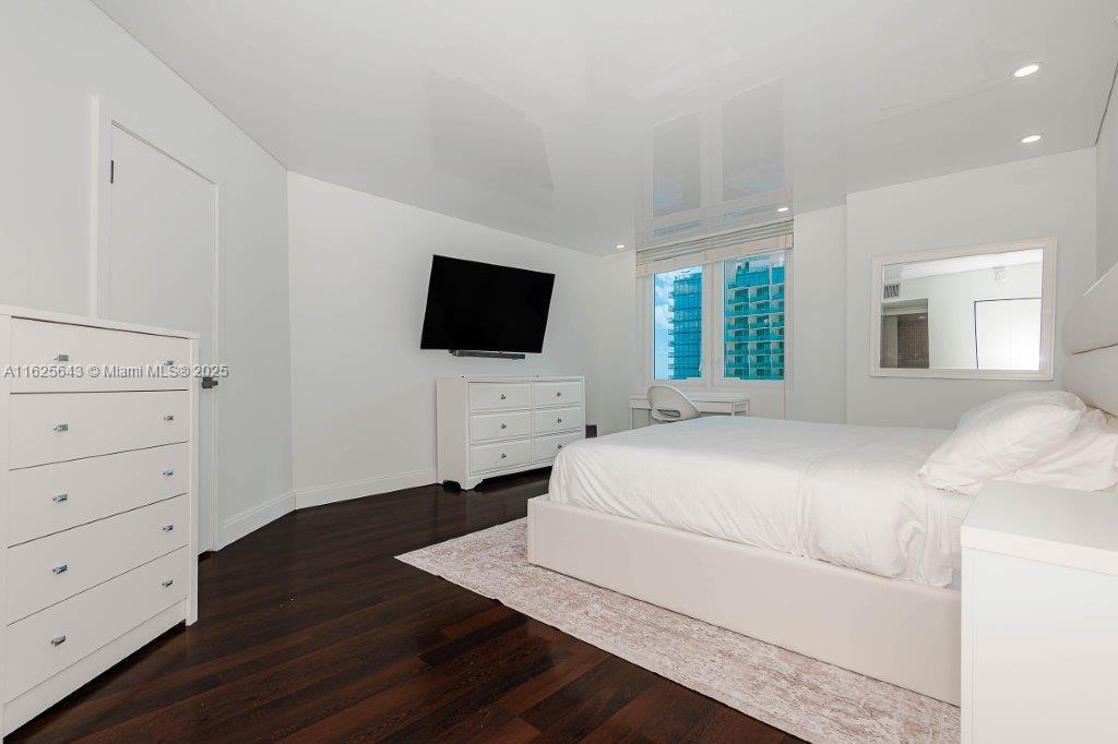 2301 Collins Ave 1204 Property Photo 19