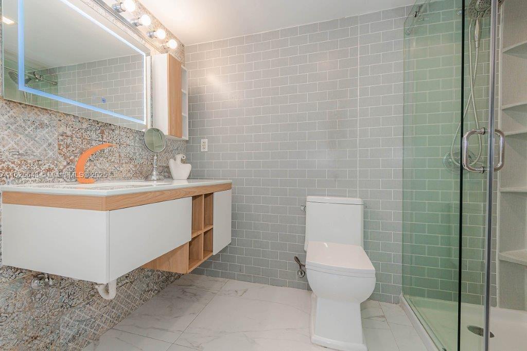 2301 Collins Ave 1204 Property Photo 25