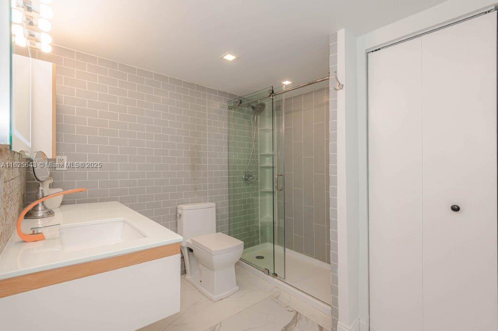 2301 Collins Ave 1204 Property Photo 26