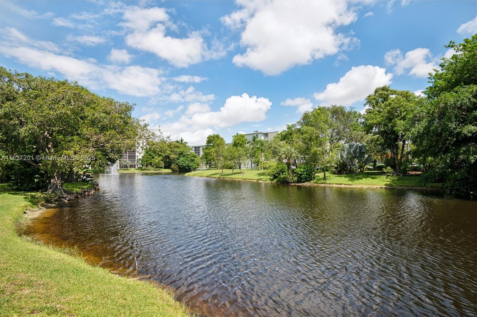 2305 S Cypress Bend Dr 104d Property Photo 1