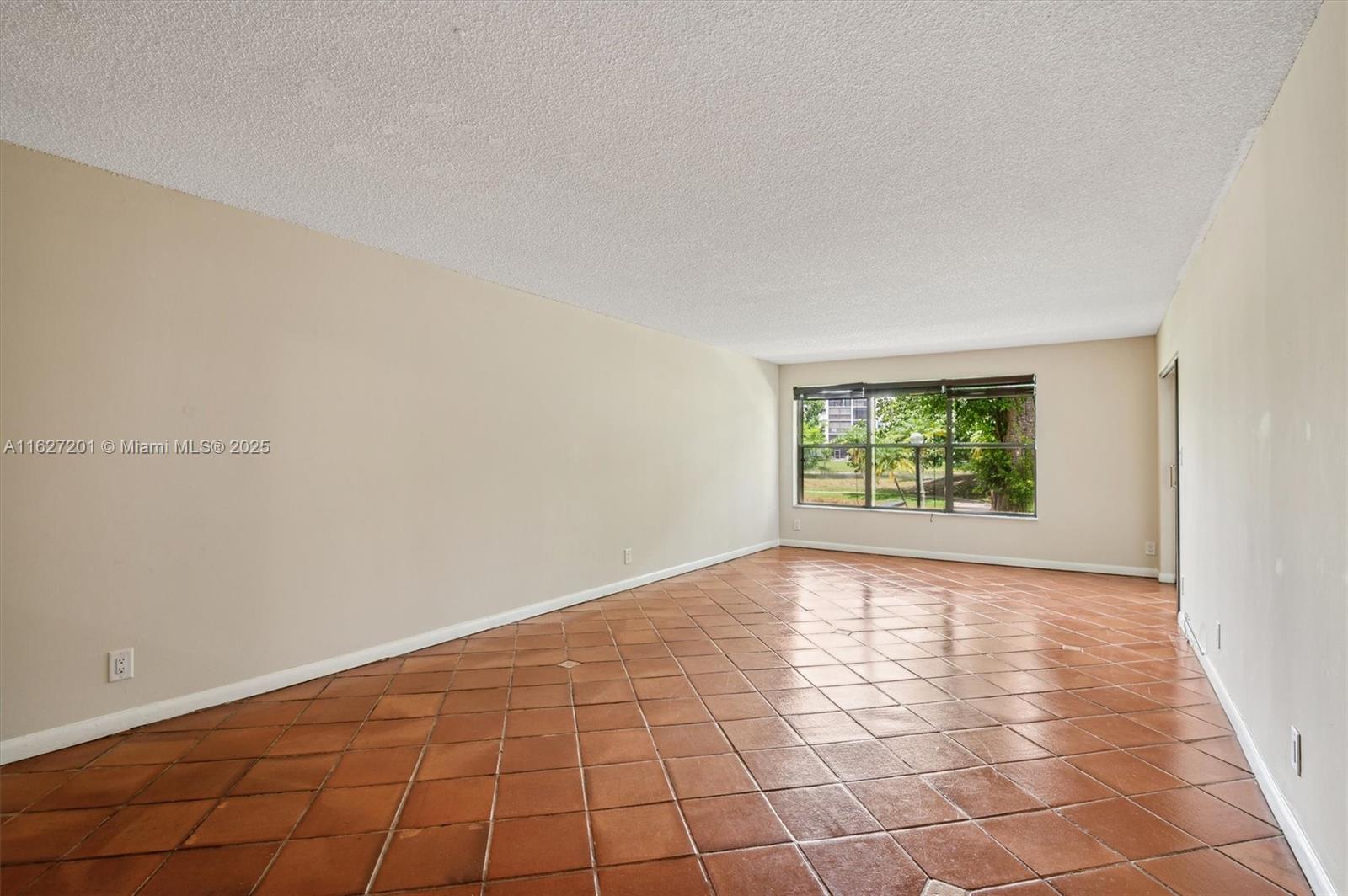 2305 S Cypress Bend Dr 104d Property Photo 7