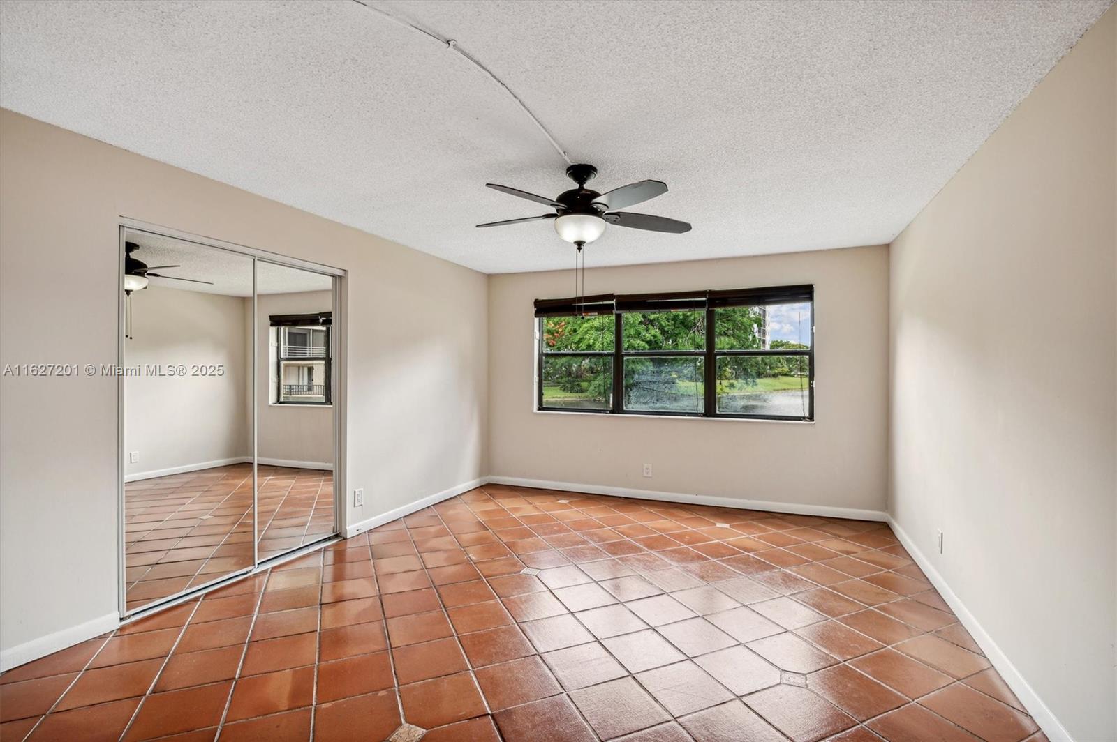 2305 S Cypress Bend Dr 104d Property Photo 9