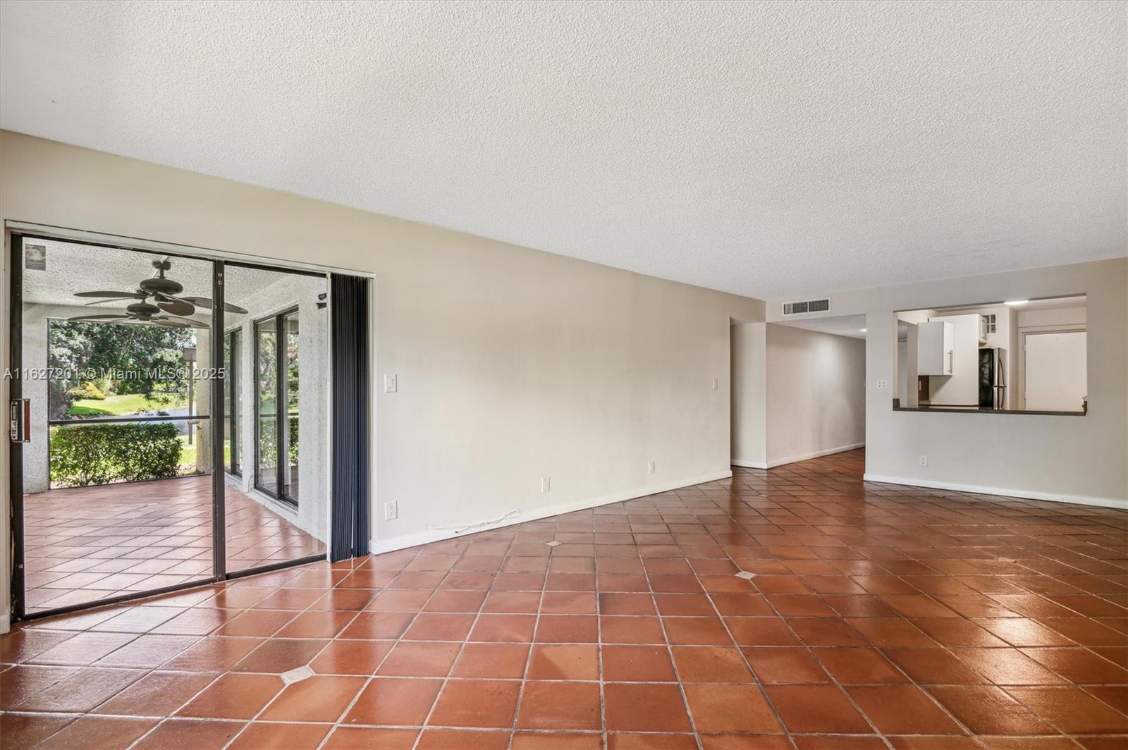 2305 S Cypress Bend Dr 104d Property Photo 10