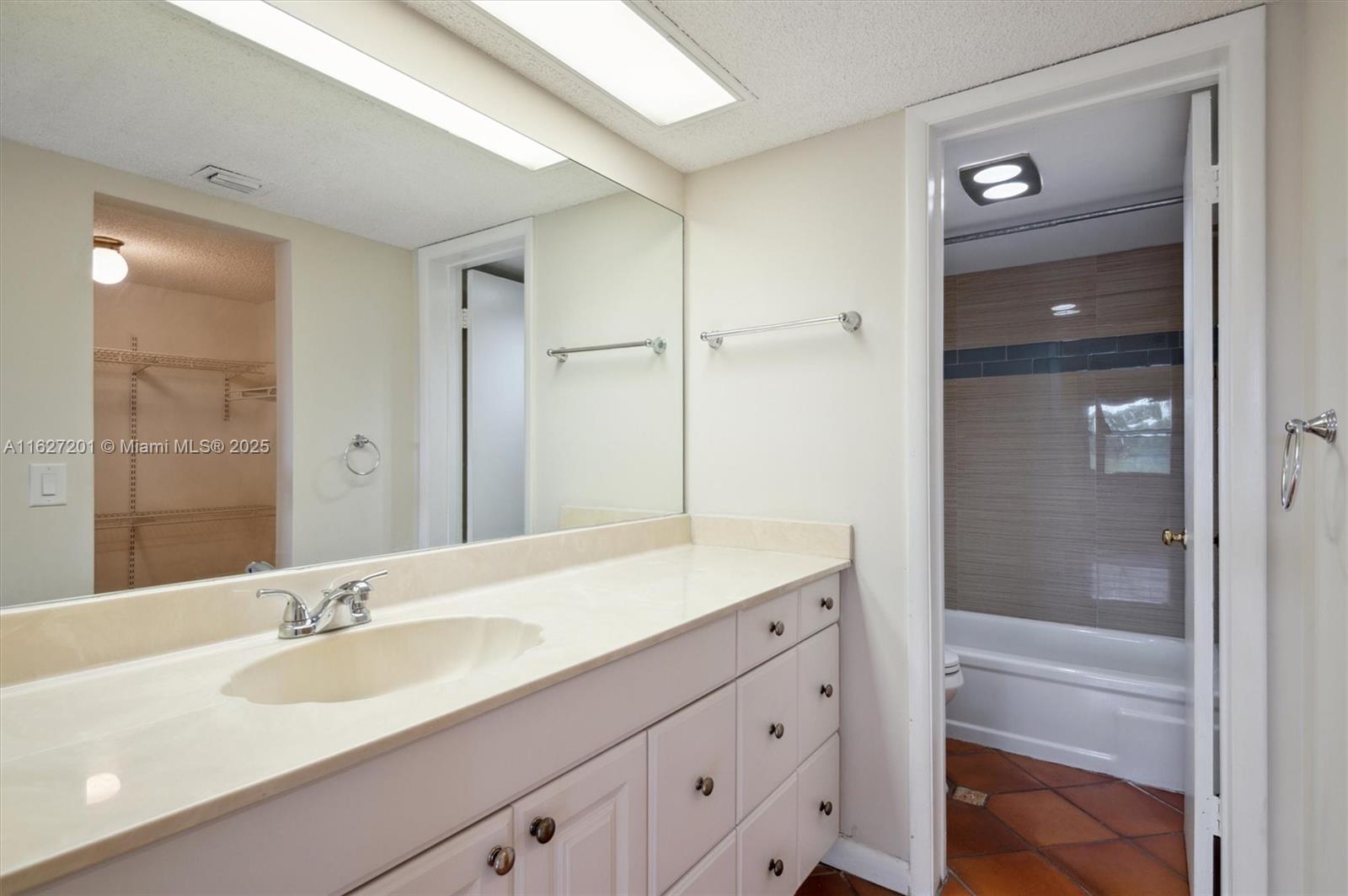 2305 S Cypress Bend Dr 104d Property Photo 11
