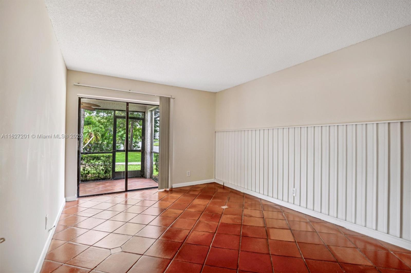 2305 S Cypress Bend Dr 104d Property Photo 13