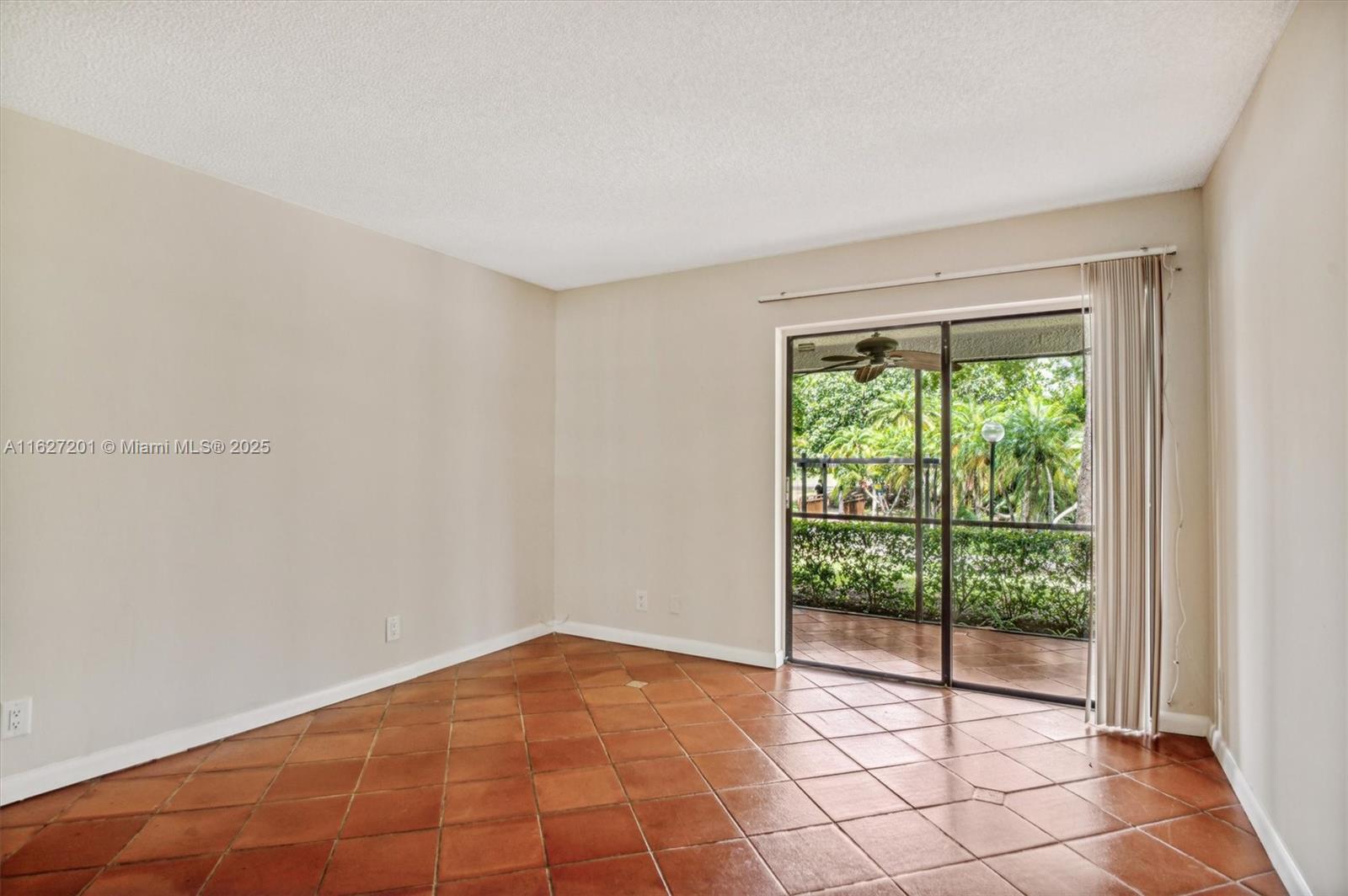 2305 S Cypress Bend Dr 104d Property Photo 14