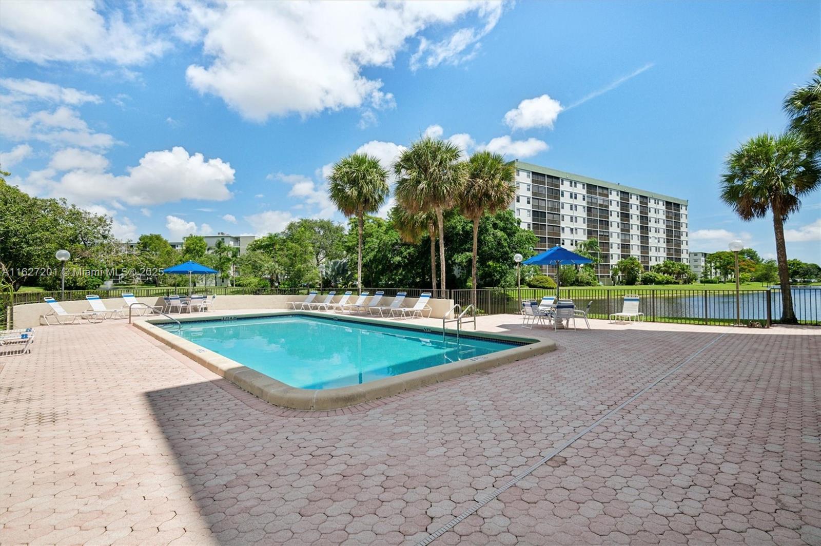 2305 S Cypress Bend Dr 104d Property Photo 20