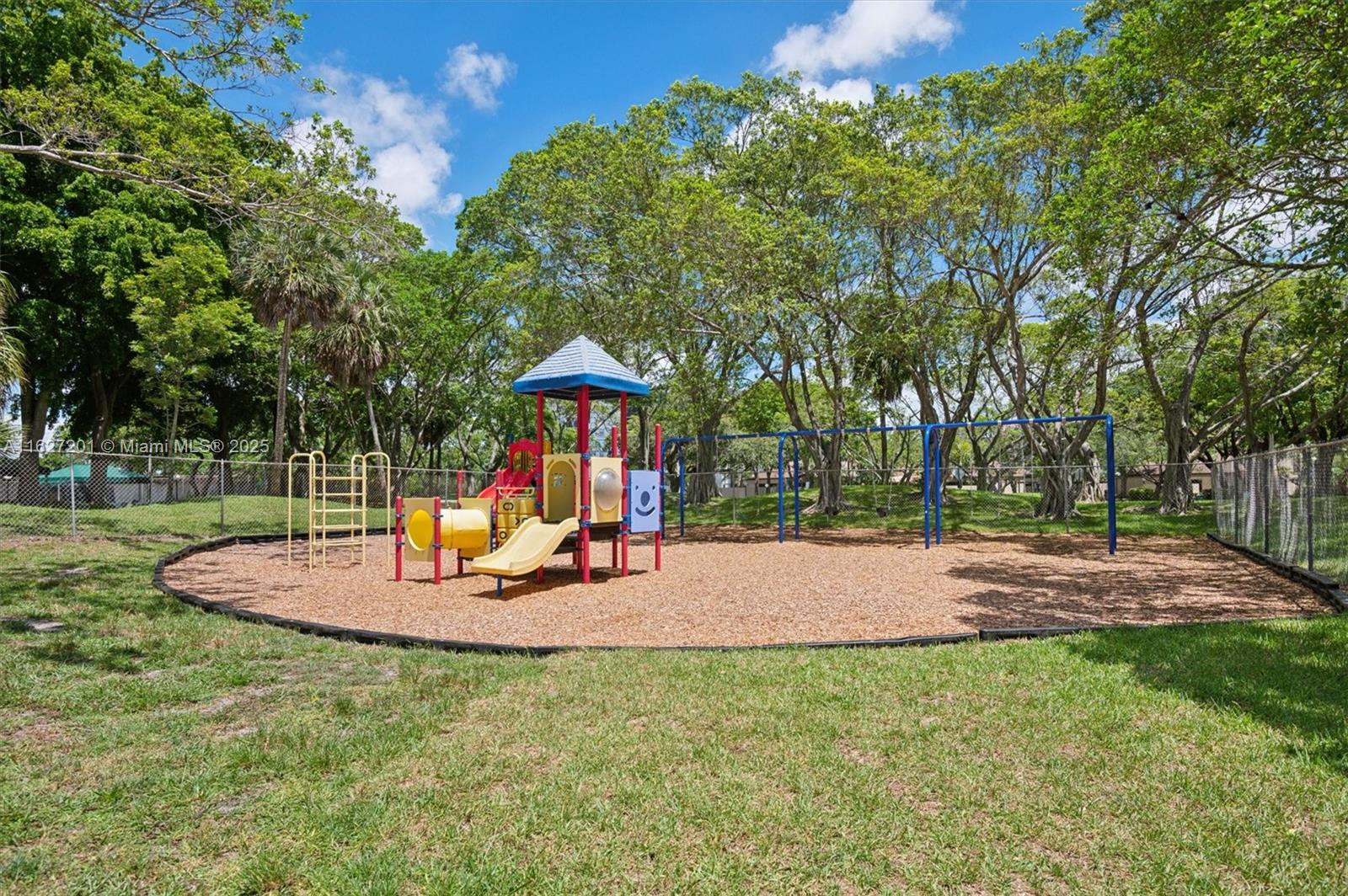 2305 S Cypress Bend Dr 104d Property Photo 22