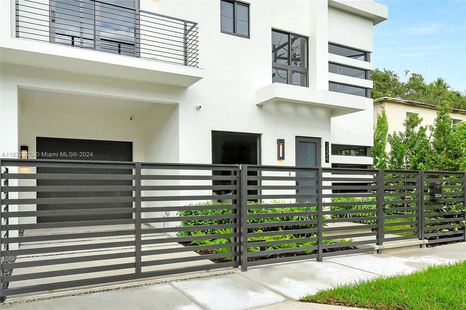 3224 Elizabeth St Property Photo 3