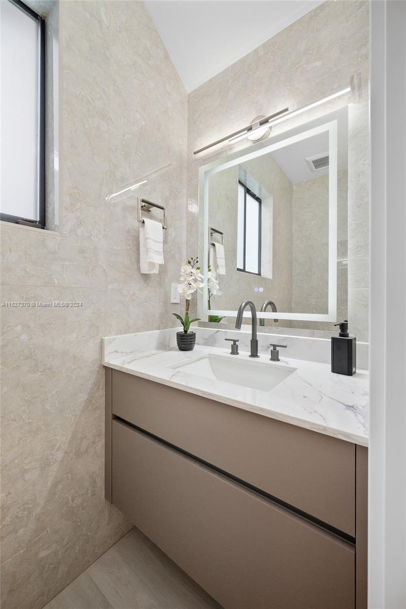 3224 Elizabeth St Property Photo 18