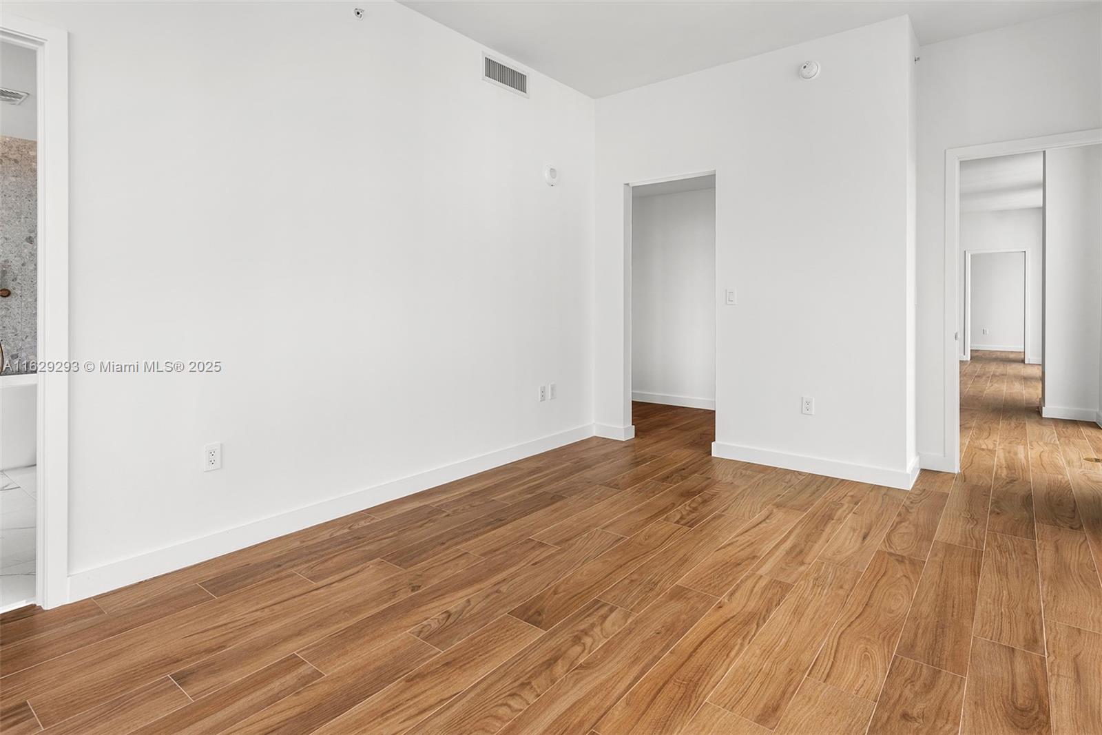 2678 Tigertail Ave 1706 Property Photo 13