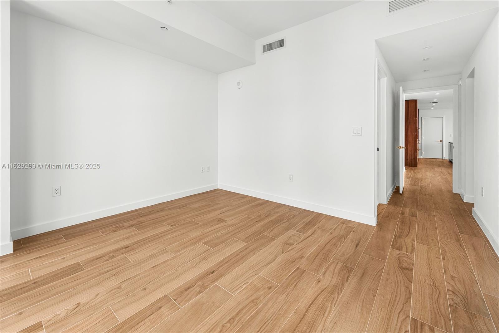 2678 Tigertail Ave 1706 Property Photo 14