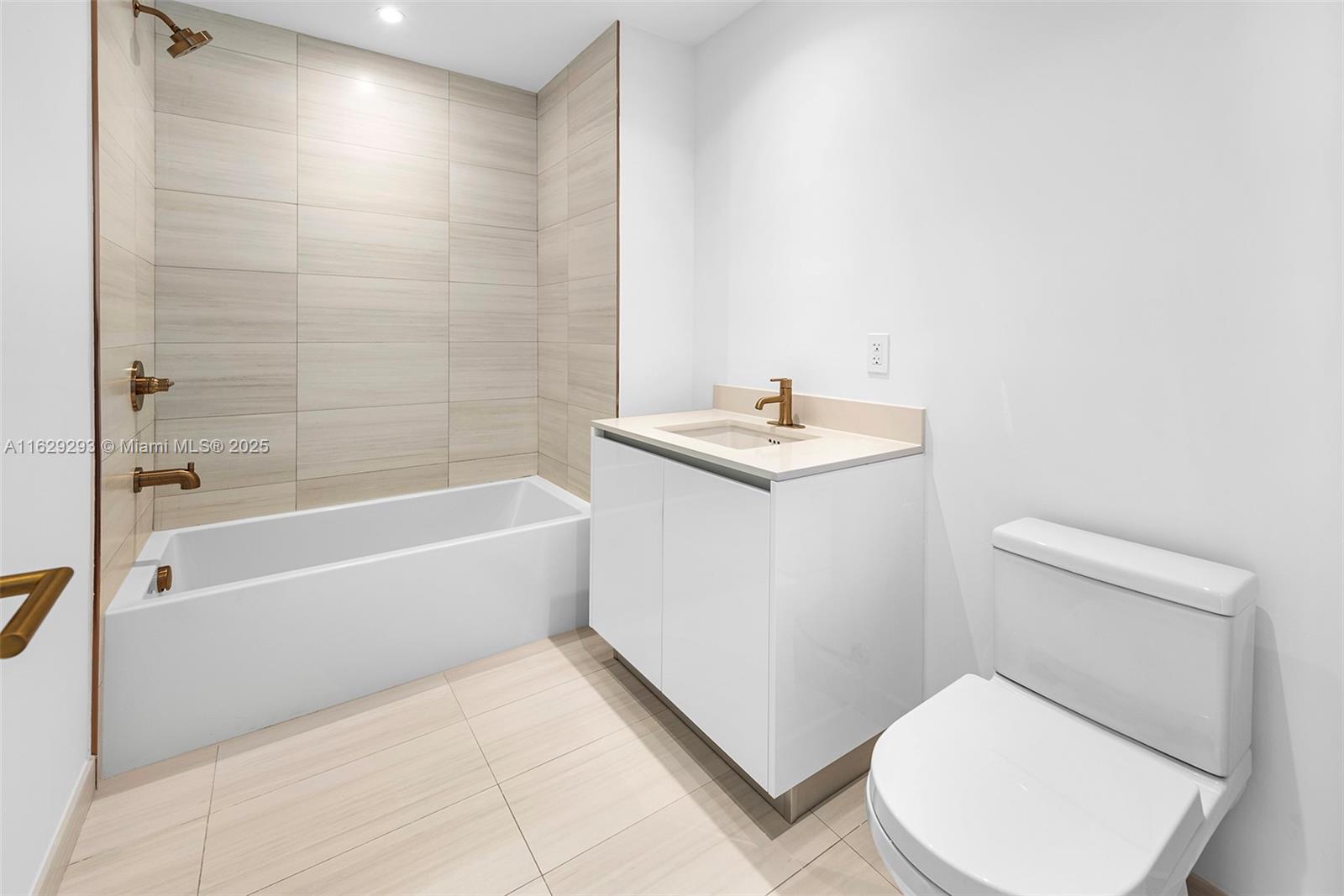 2678 Tigertail Ave 1706 Property Photo 15