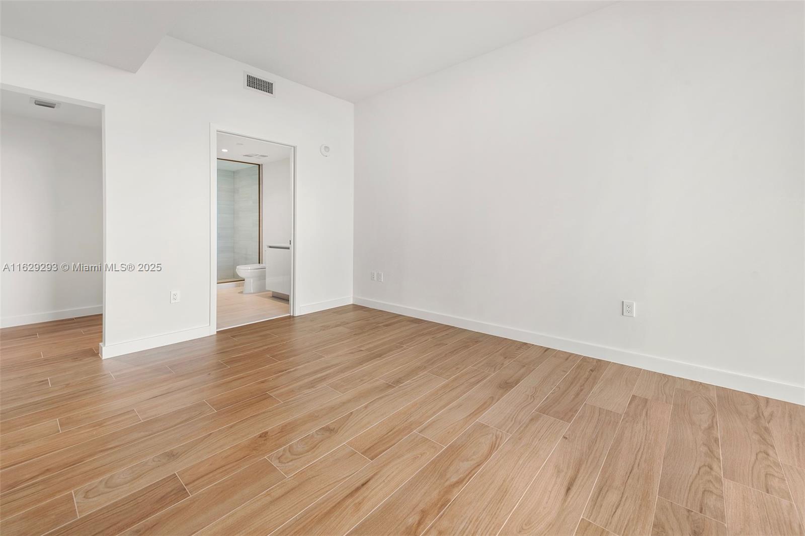 2678 Tigertail Ave 1706 Property Photo 17