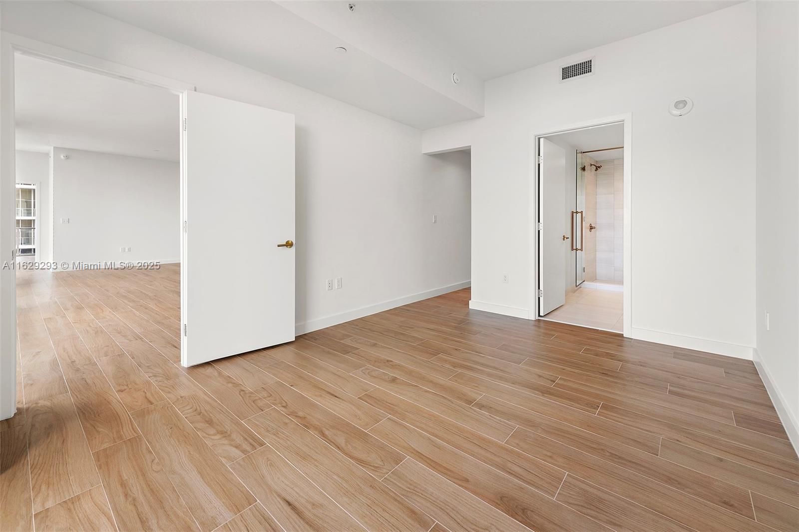 2678 Tigertail Ave 1706 Property Photo 18