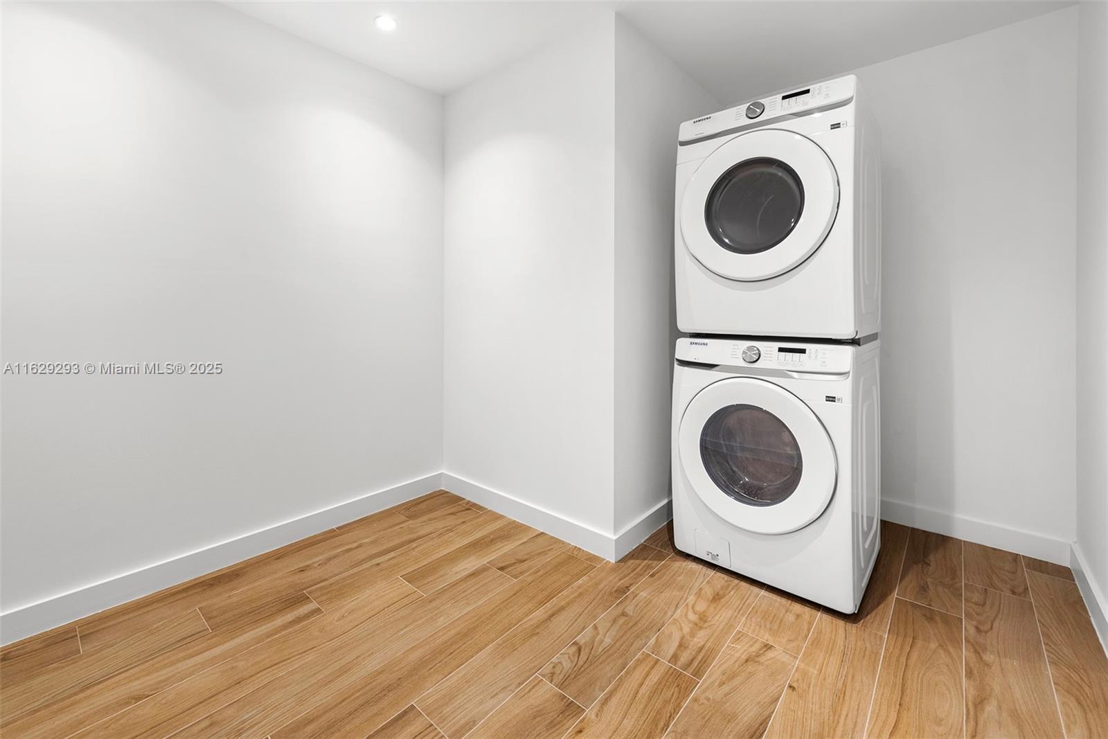 2678 Tigertail Ave 1706 Property Photo 21