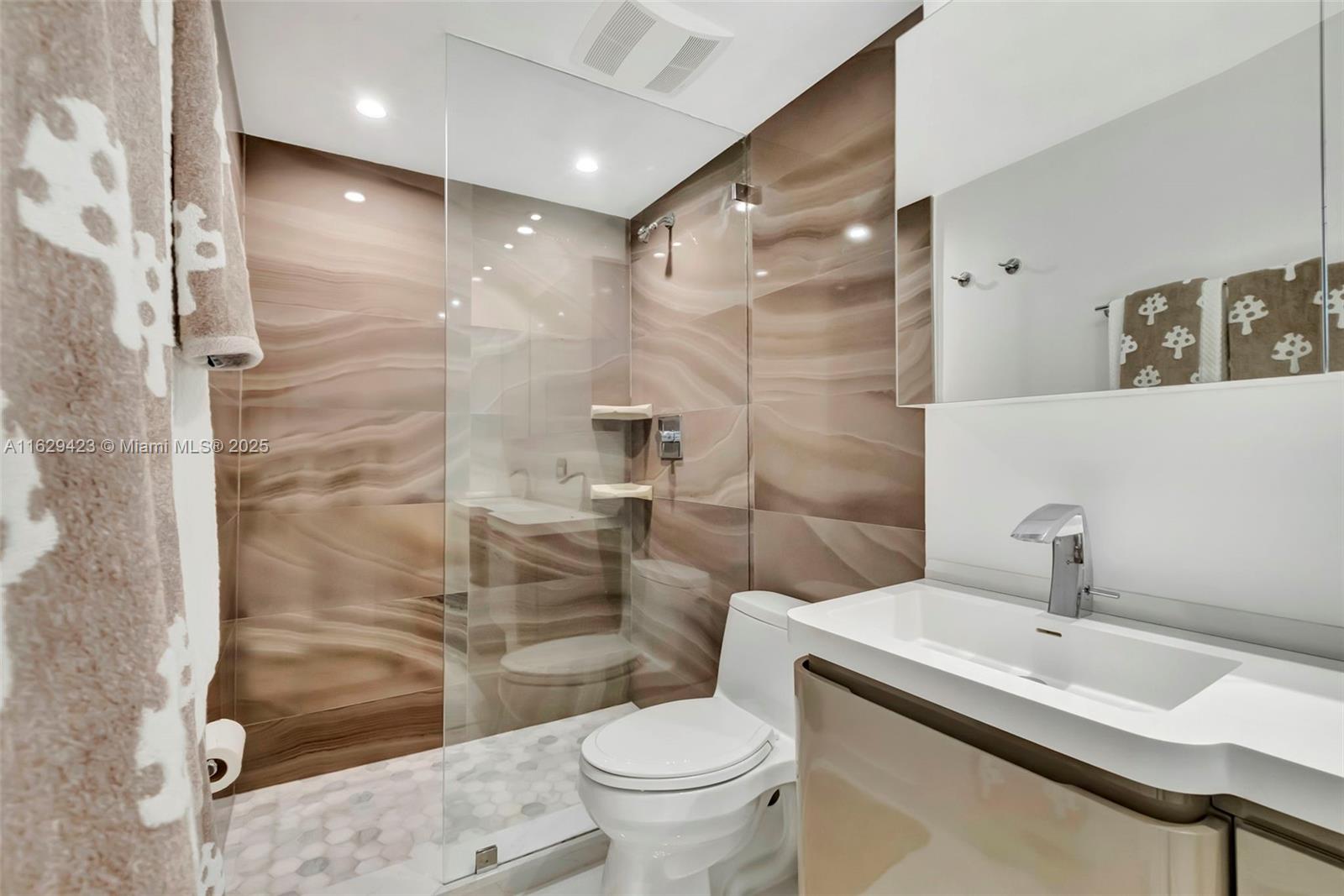 3 Island Ave 06b Property Photo 11