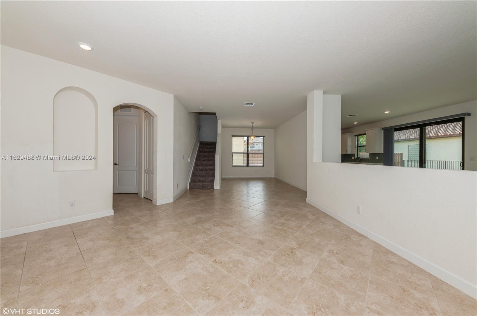 9008 Gulf Cove Dr Property Photo 3