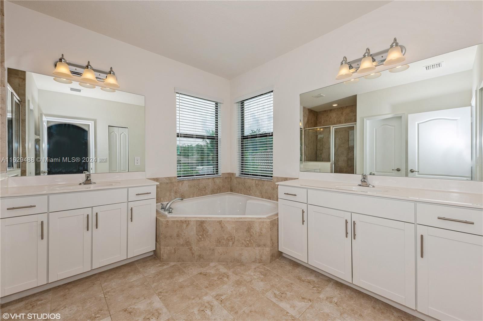 9008 Gulf Cove Dr Property Photo 6