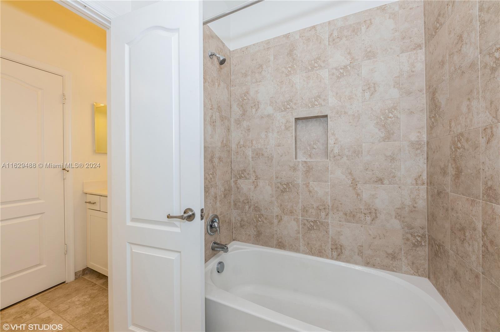9008 Gulf Cove Dr Property Photo 16