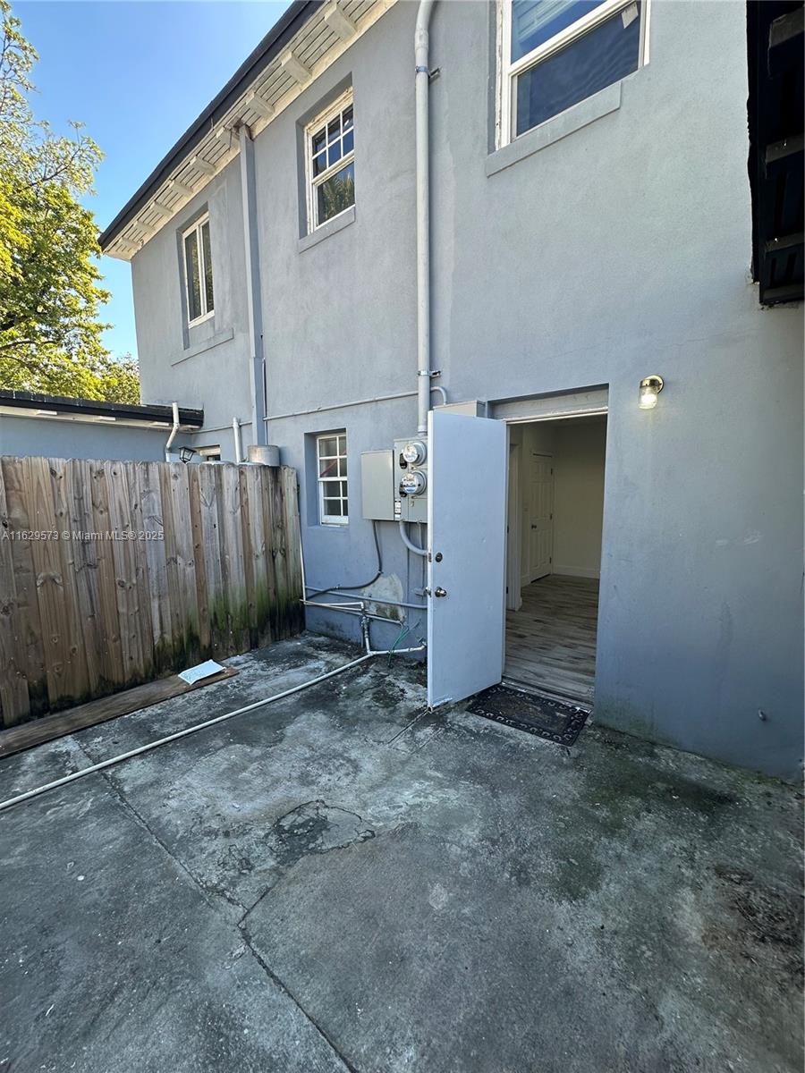 2275 Nw 30th St 2 Property Photo 2
