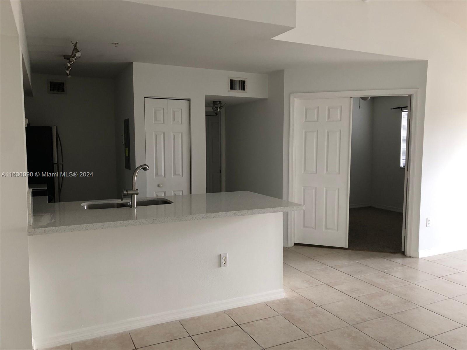 720 Sw 111th Ave 307 Property Photo 3