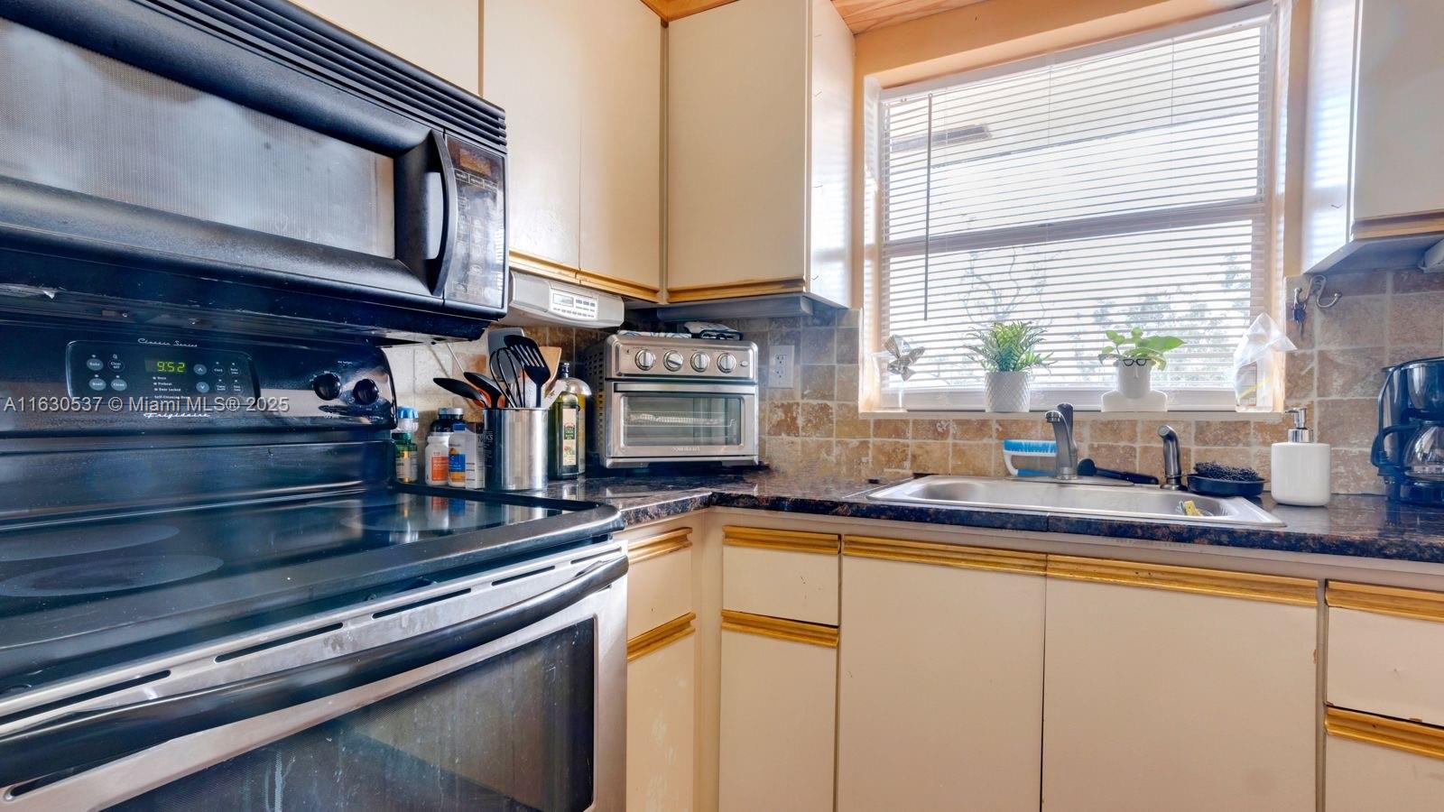 9581 Sunrise Lakes Blvd 309 Property Photo 3