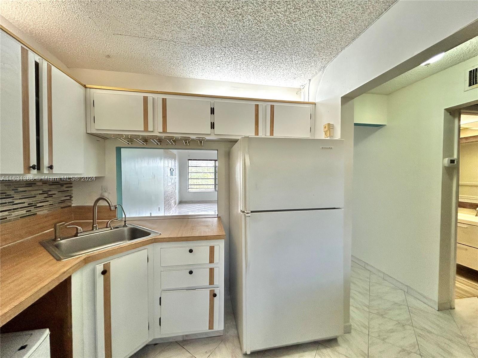 7480 Nw 17th St 305 Property Photo 5