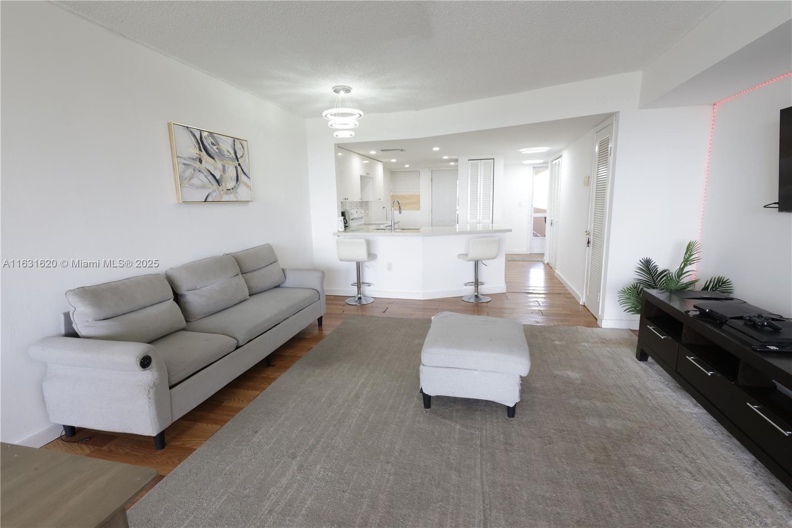 1750 Ne 191st St 523-e Property Photo 1