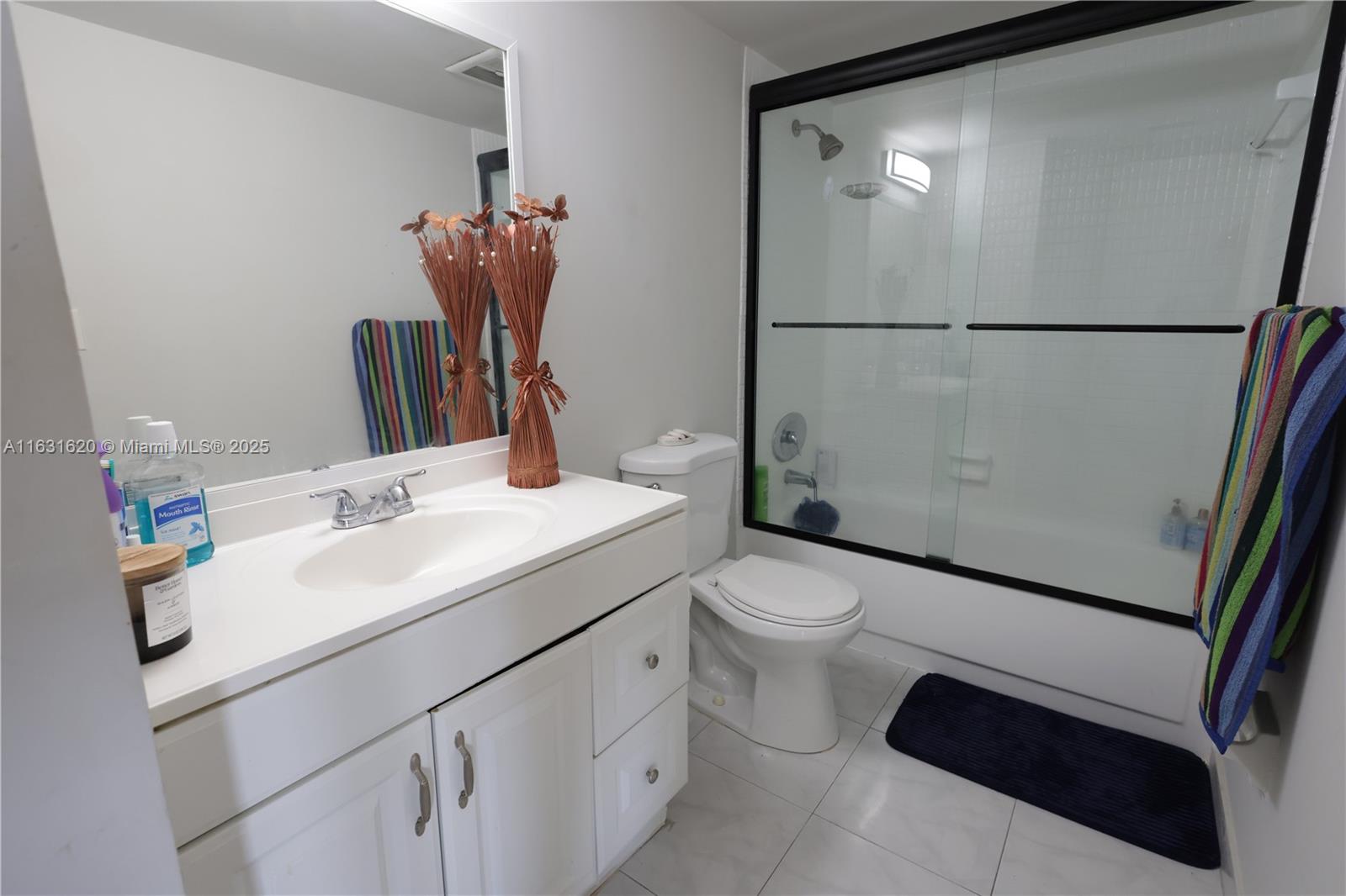 1750 Ne 191st St 523-e Property Photo 6