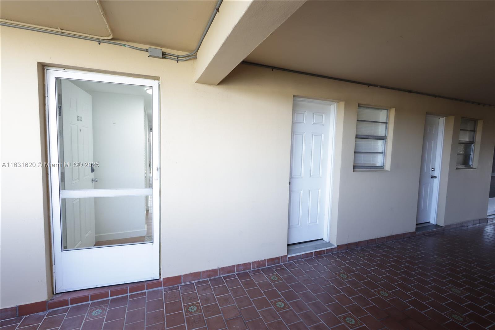 1750 Ne 191st St 523-e Property Photo 11