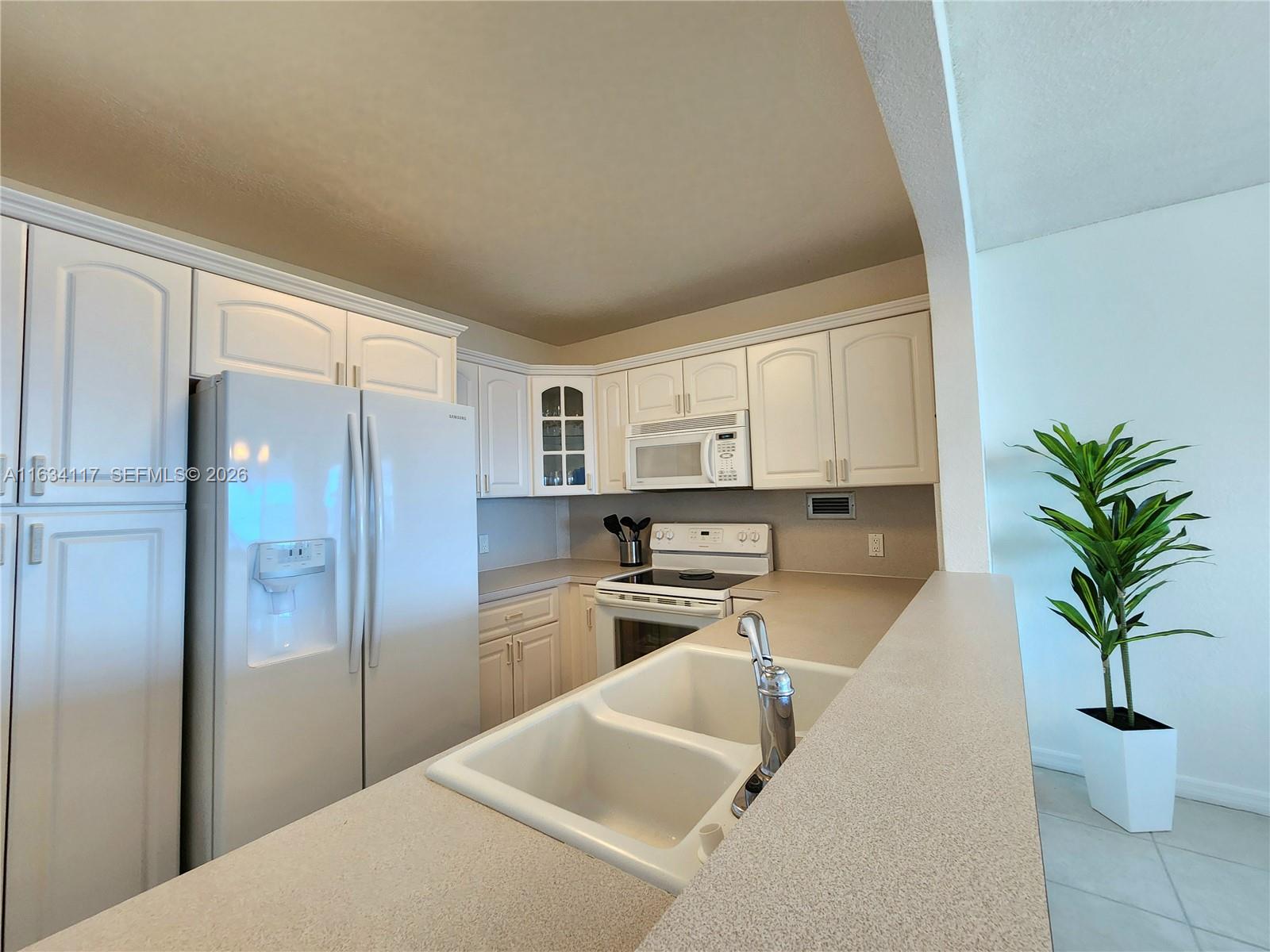 3505 S Ocean Dr 1406 Property Photo 10