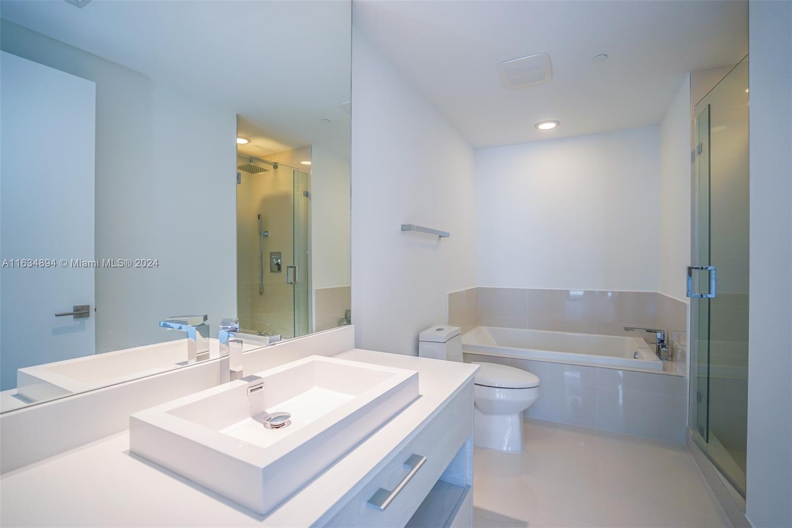55 Sw 9th St 2108 Property Photo 11