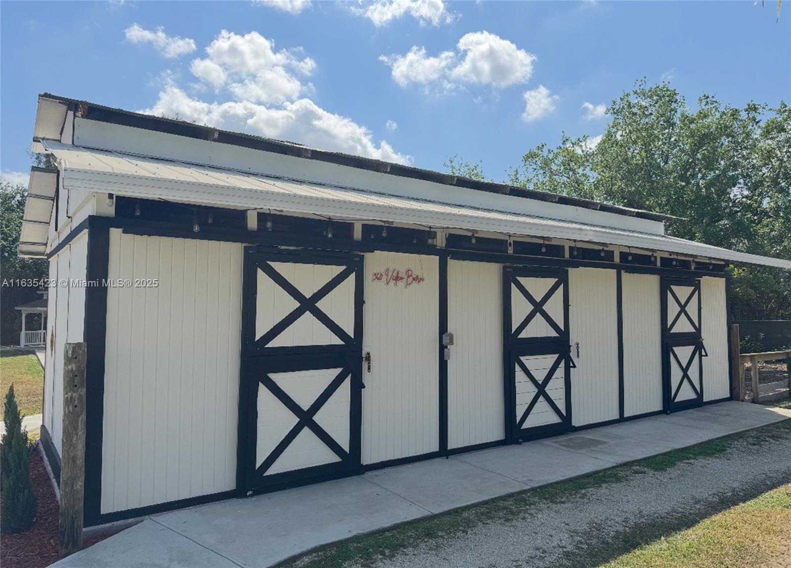 A11635423 Property Photo 8