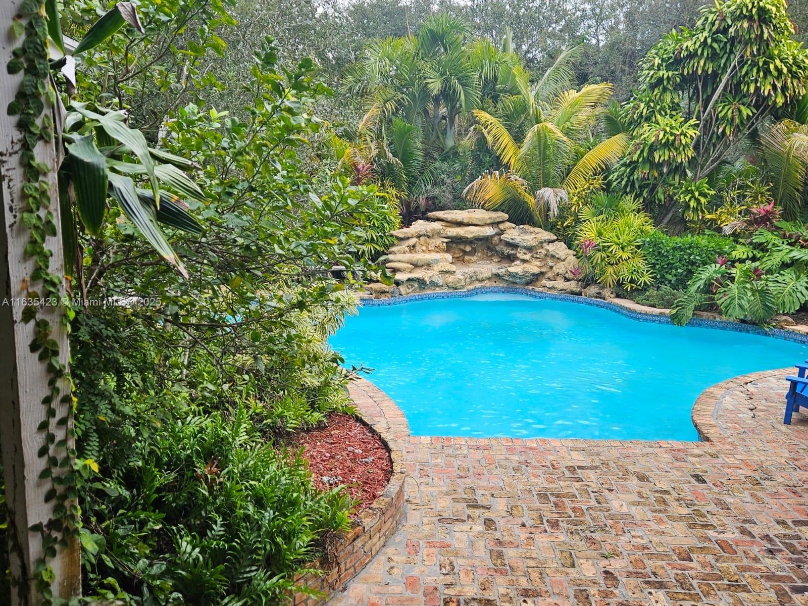 A11635423 Property Photo 17