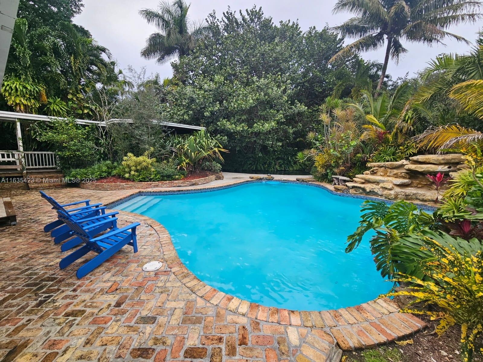 A11635423 Property Photo 18