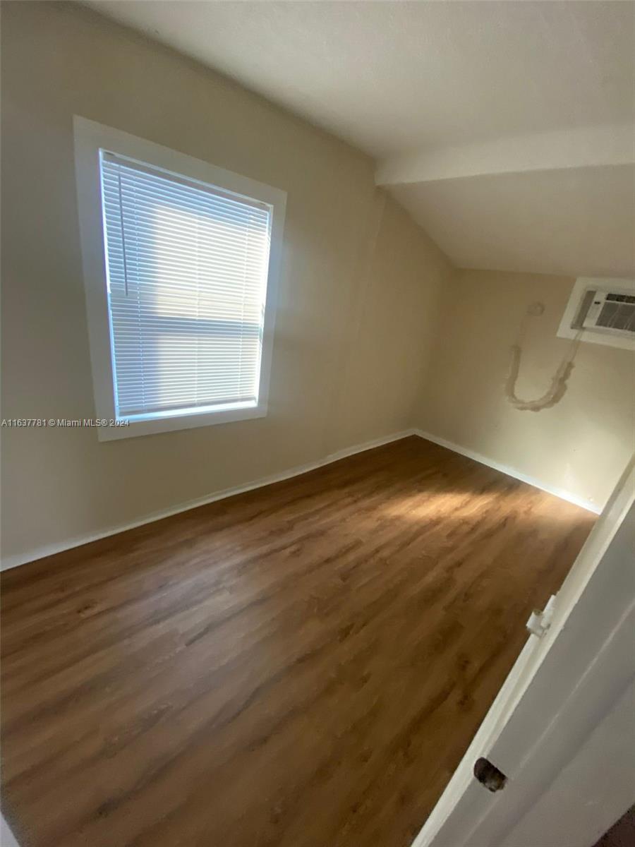 820 21st St Property Photo 3
