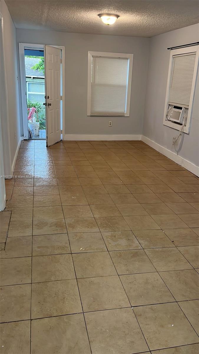 820 21st St Property Photo 7