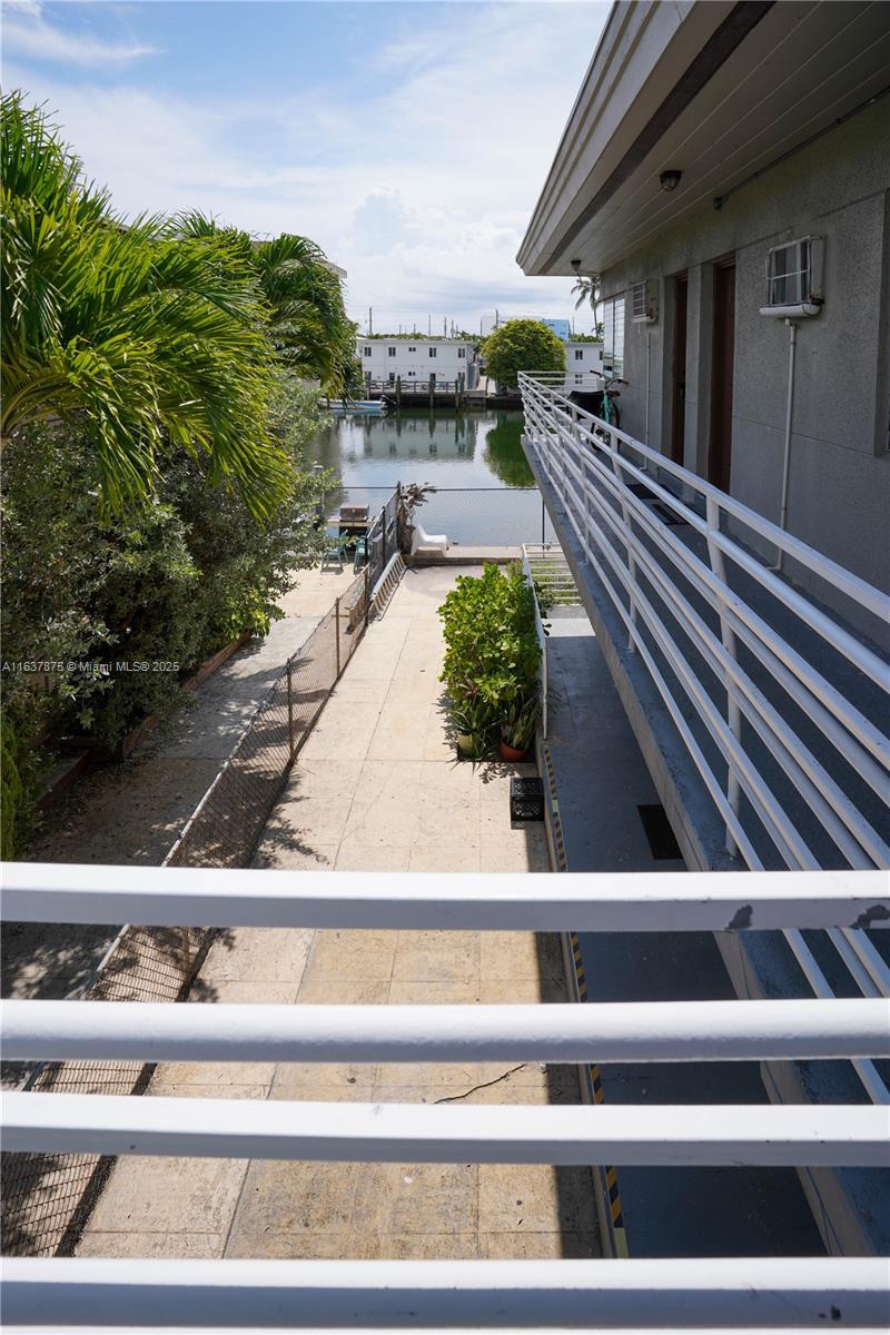 8321 Crespi Blvd Property Photo 8