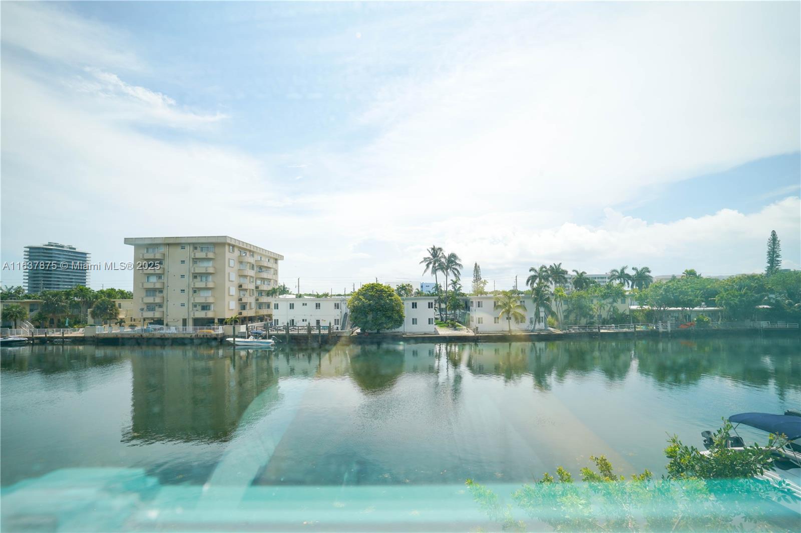 8321 Crespi Blvd Property Photo 10